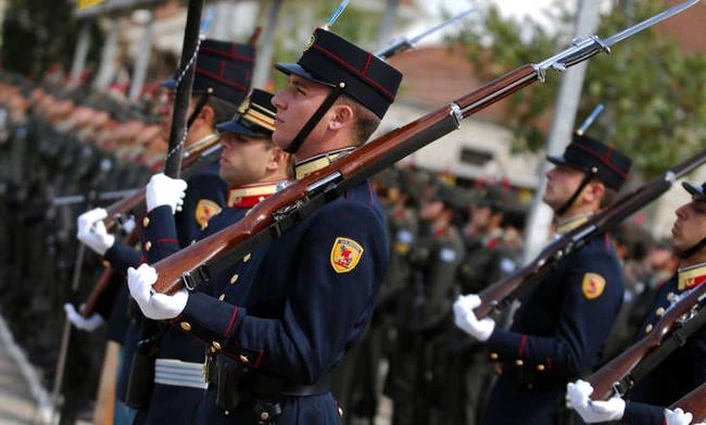 Αναδρομικά επιδόματα εορτών και αδείας 2.500 ευρώ διεκδικούν οι ένστολοι